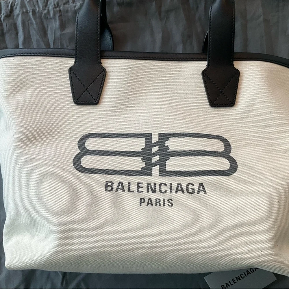 Balenciaga Tote JUMBO Ivory & Black Canvas Bag - Picture 3 of 13